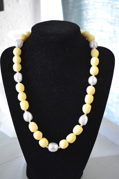 Pale Yellow Necklace, Daffodil Yellow, Beaded Necklace, Yellow Beaded Necklace, Vintage Necklace, Daffodils, Pale Yellow